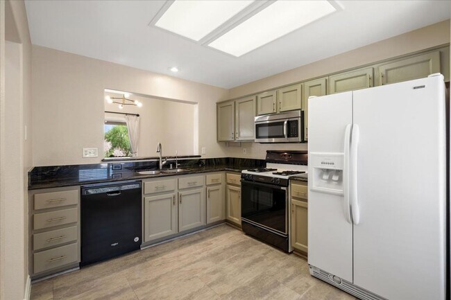Building Photo - Renovated Single Story In Sun City Summerlin