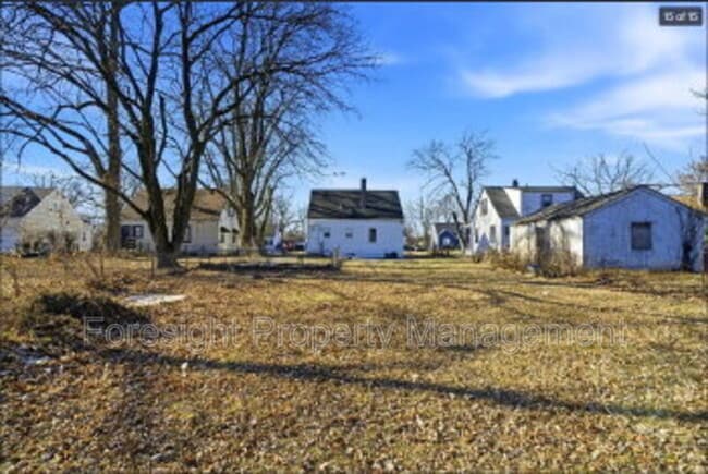 Building Photo - 1582 Vendome Dr S