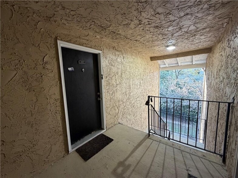 Building Photo - 3160 7 Pines Ct