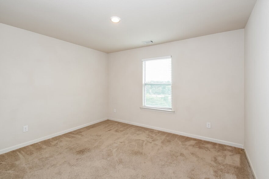 Building Photo - 128 Brook Dr