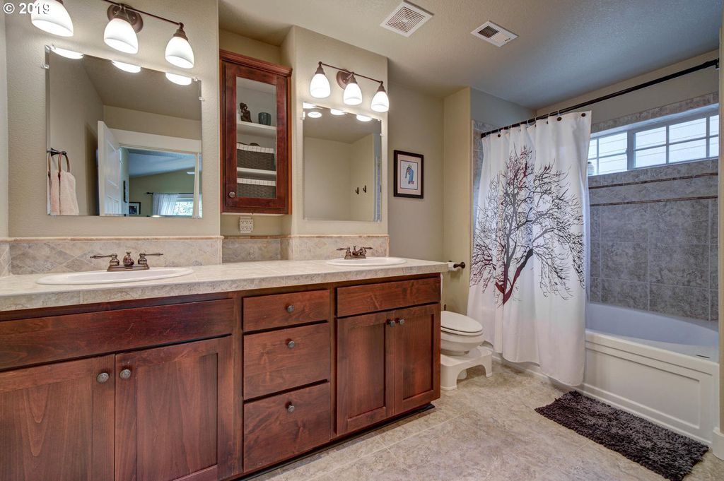 Primary Bath - 7921 N Denver Avenue