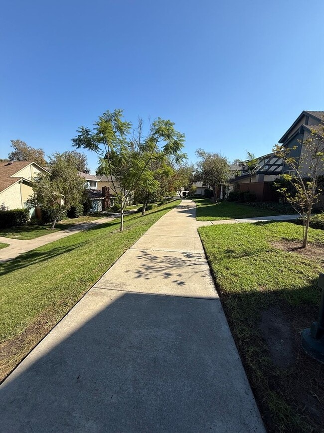 Building Photo - Gorgeous and Upgraded 4 Bed, 2.5 Bath Two-Story in Villa Portofino!