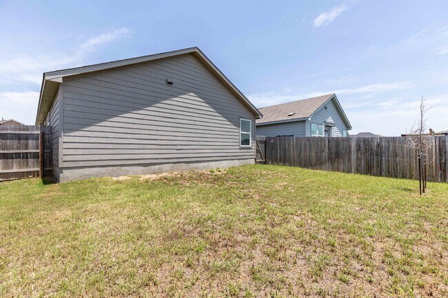 Building Photo - 6562 Runaway Row