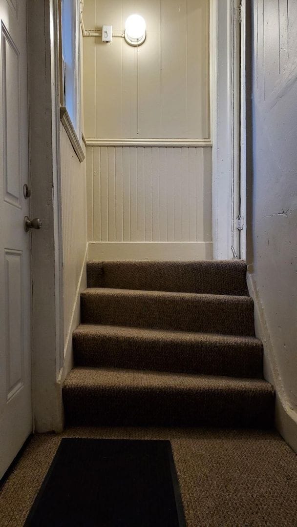 Building Photo - Remodeled & Spacious 4 Bedroom Lower Duple...
