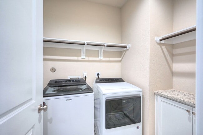 Building Photo - 8739 Tubelo Mill Dr