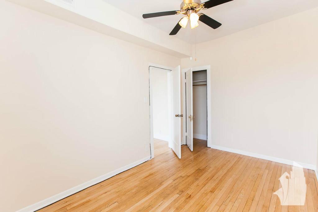 Building Photo - 3058 N Greenview Ave