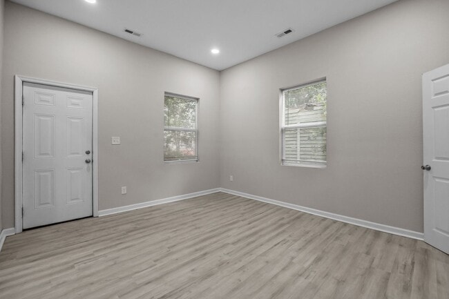 Building Photo - 126 Linden Ave