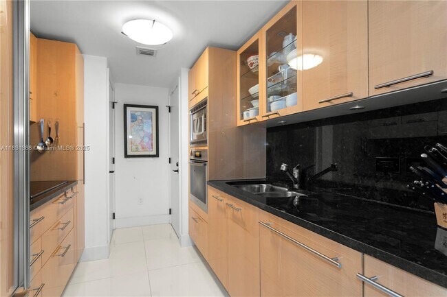 Building Photo - 6801 Collins Ave