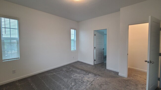 Building Photo - 3 Bedroom 3 Bath Townhouse