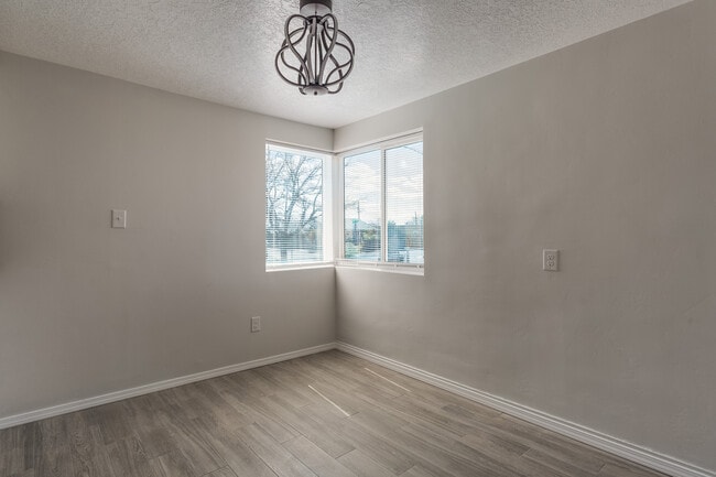 Building Photo - 5002 La Cienega St NW