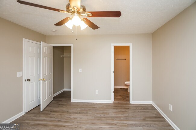 Building Photo - 221 Beechwood Ln