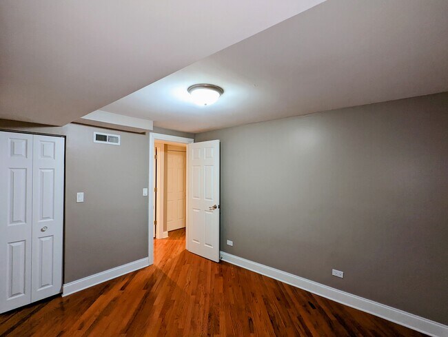 Building Photo - 2619 N Harding Ave