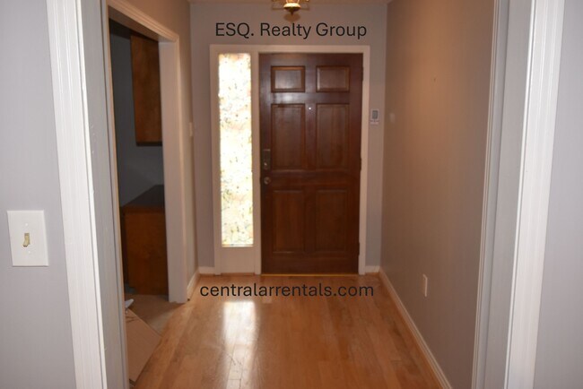 Building Photo - 4512 Somers Ave