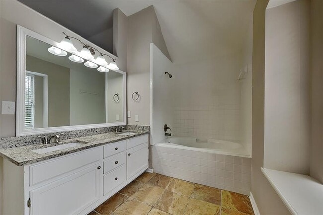 Building Photo - 2940 Trotters Pointe Dr