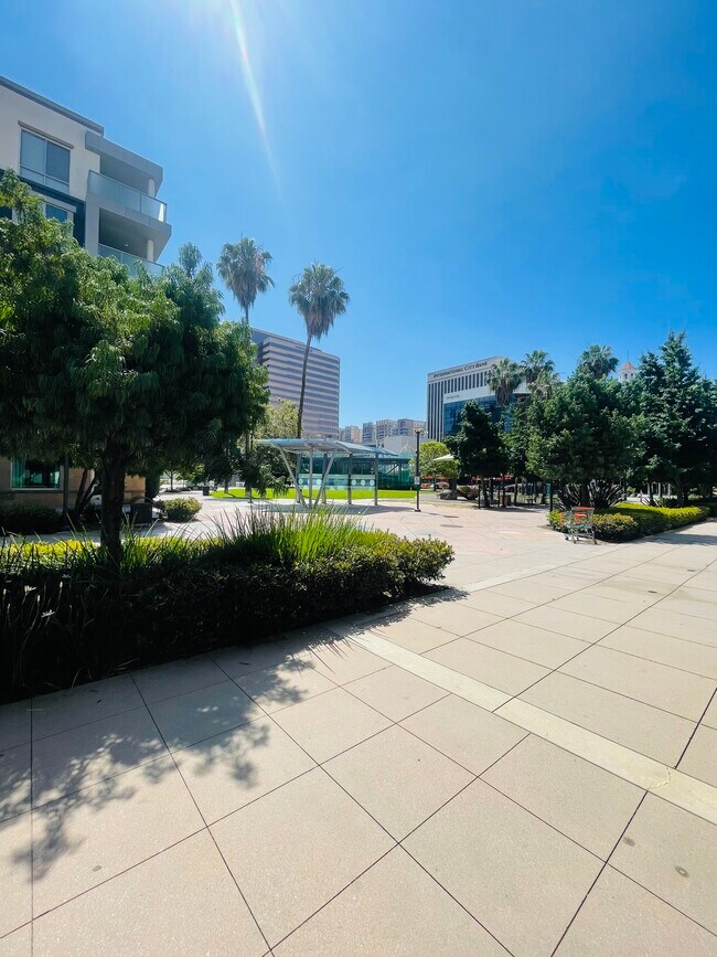 Park outside of main entry - 133 The Promenade N