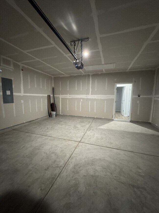 Building Photo - 3067 Visionary Dr