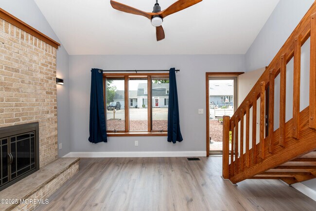 Building Photo - 813 Cable Dr