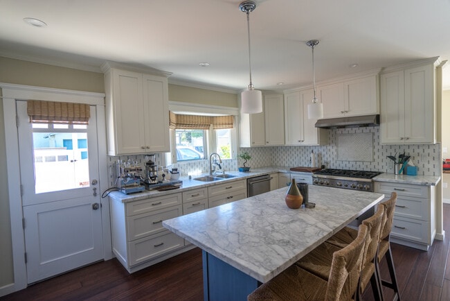 Modern Luxury Gourmet Kitchen - 1420 Bonnie Brae St