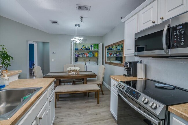 Building Photo - 10263 Gandy Blvd N