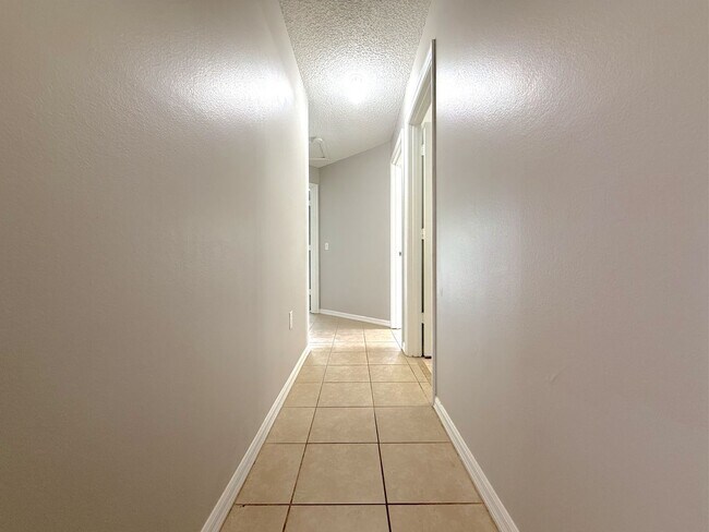 Building Photo - 3/2 Home with a 1-Car Garage in Apopka