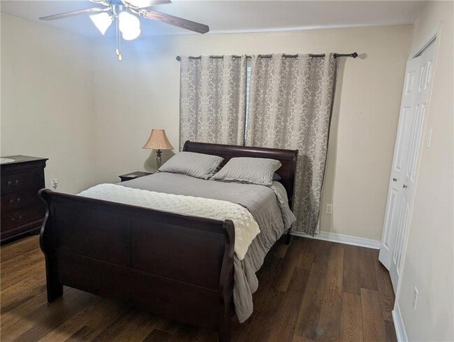 Building Photo - 226 Sharon Dr