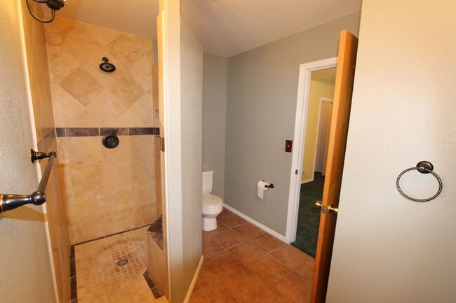 Building Photo - MOVE IN READY! Charming 2-Bedroom Townhome...
