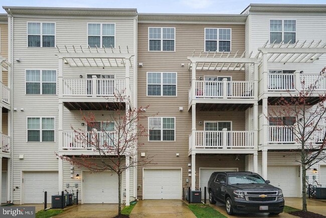 Building Photo - 22936 Spicebush Dr