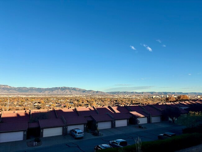 Building Photo - 2700 Vista Grande Dr NW