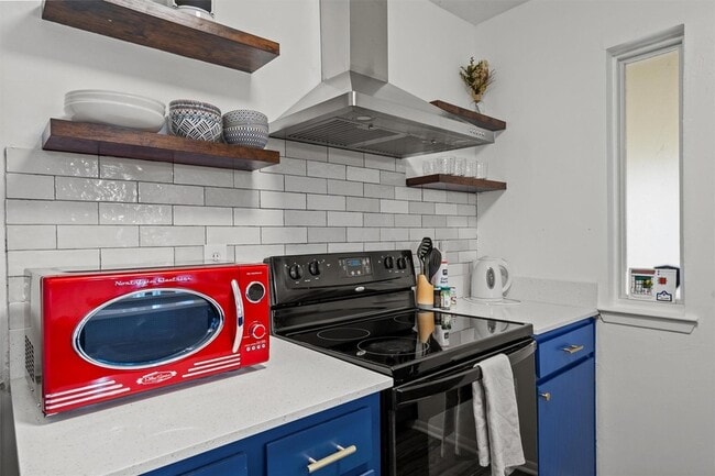 Building Photo - 4500 E Oltorf St