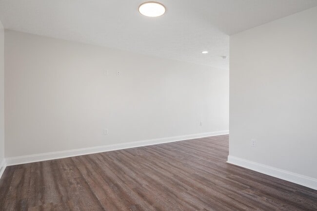 Building Photo - 435 Skylar Dr