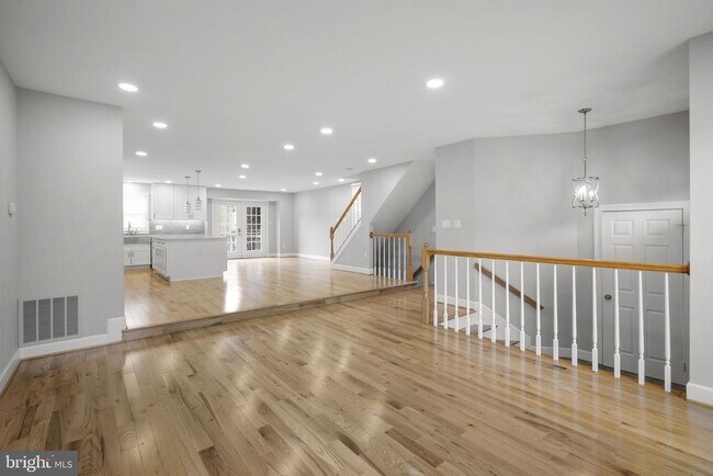 Building Photo - 10 Loganwood Ct