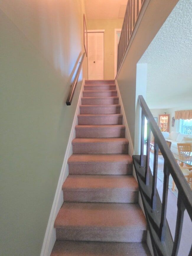 Building Photo - 120 Pear Tree Ln