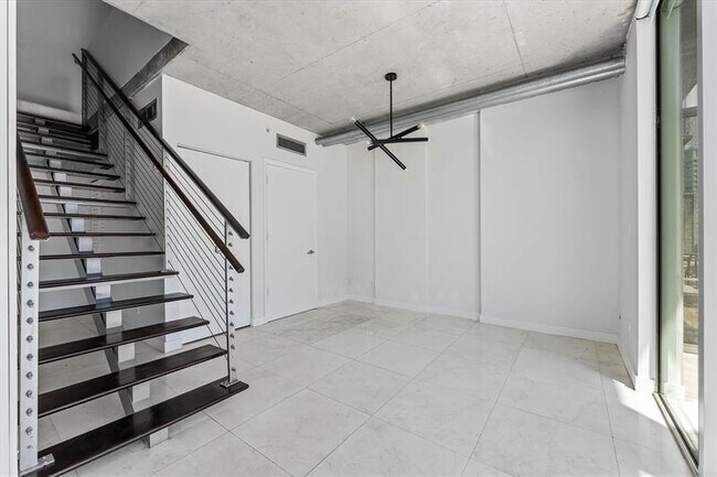 Building Photo - 690 SW 1st Ct