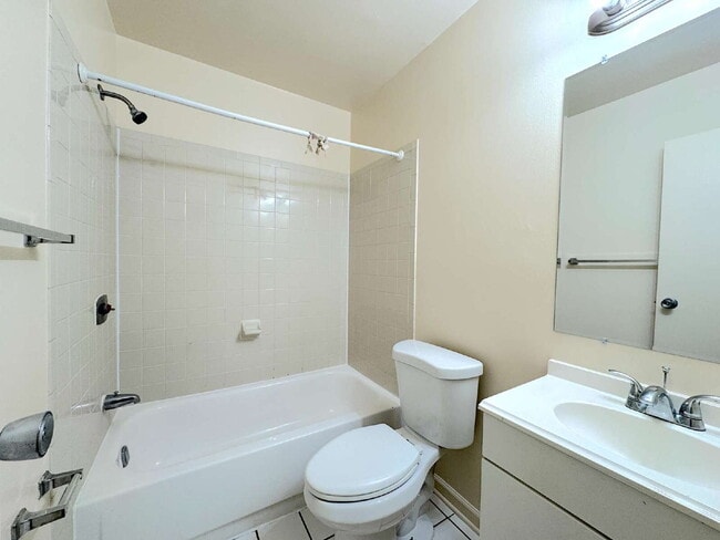 Building Photo - Charming & Modern Annandale Retreat on Conwell Dr