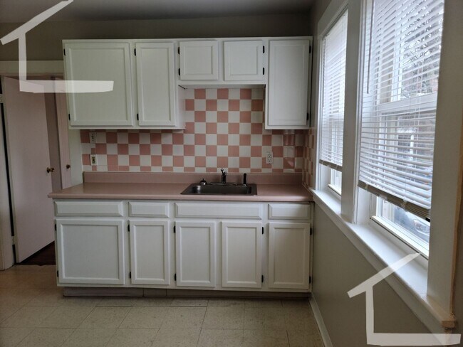 Building Photo - Nice 2 bed in JP