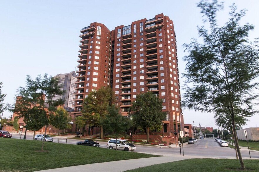 Building Photo - 155 W Main St