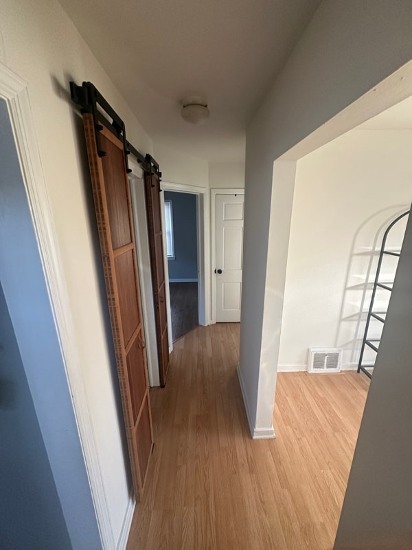 Building Photo - 1336 W Summit Ave