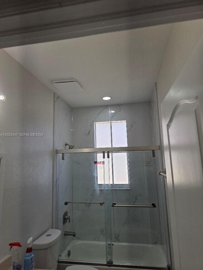 Building Photo - 1661 SE 29th Ct