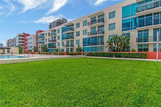 Building Photo - 1120 E Kennedy Blvd