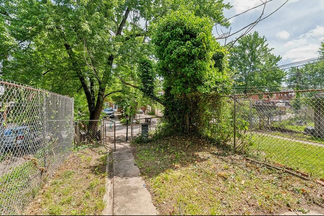 Building Photo - 3 Bedroom OPPORTUNITY AREA