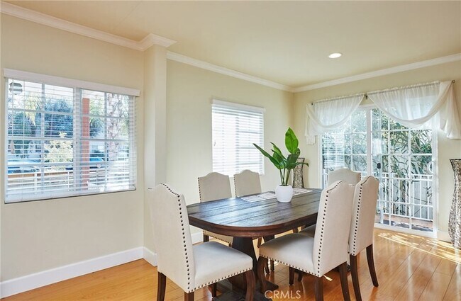 Building Photo - 17827 Burbank Blvd