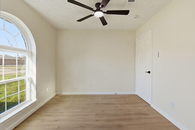 Building Photo - 7310 Sonnet Glen Ln