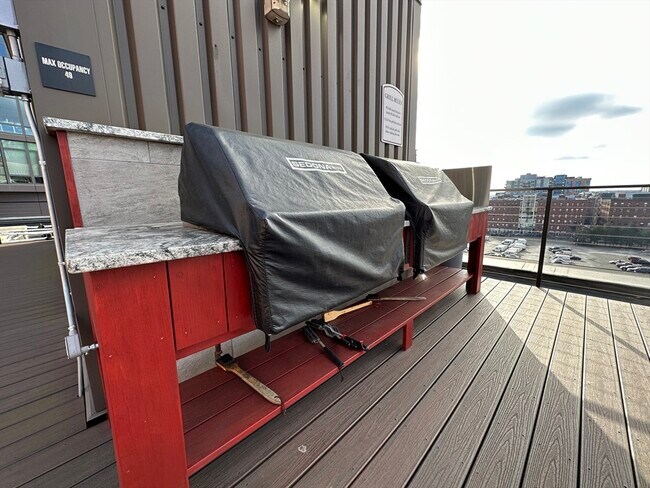 Building Photo - 319 A St