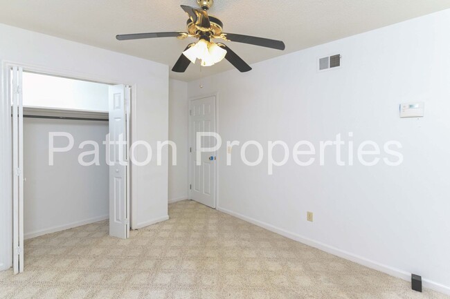 Building Photo - Barony Home