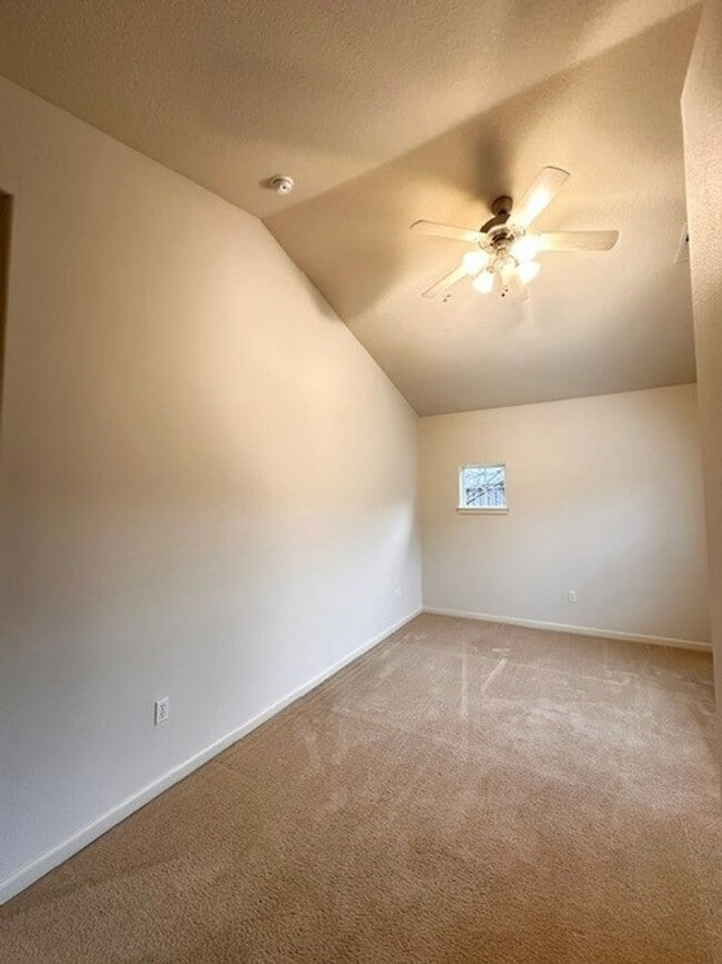 Building Photo - 1150 SW 170th Ave