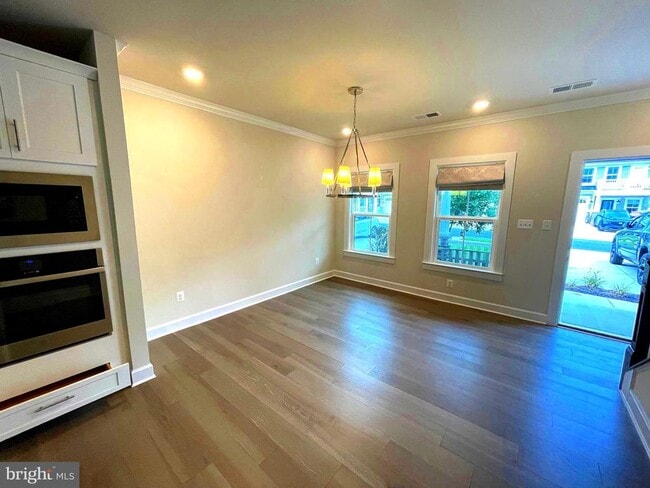 Building Photo - 33789 Freeport Dr