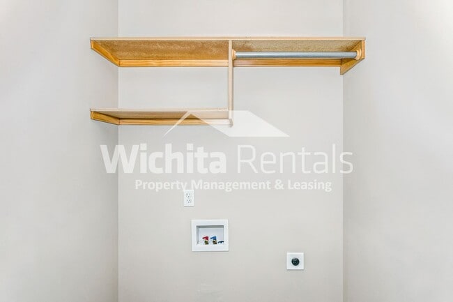 Building Photo - 3 bedroom 2 bath duplex - Derby Schools