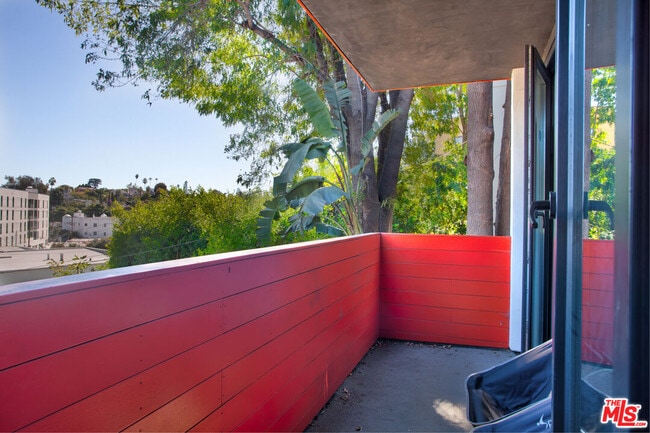 Building Photo - 3248 Descanso Dr