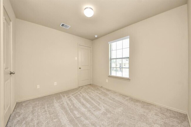 Building Photo - 2043 Naplechase Crest Dr