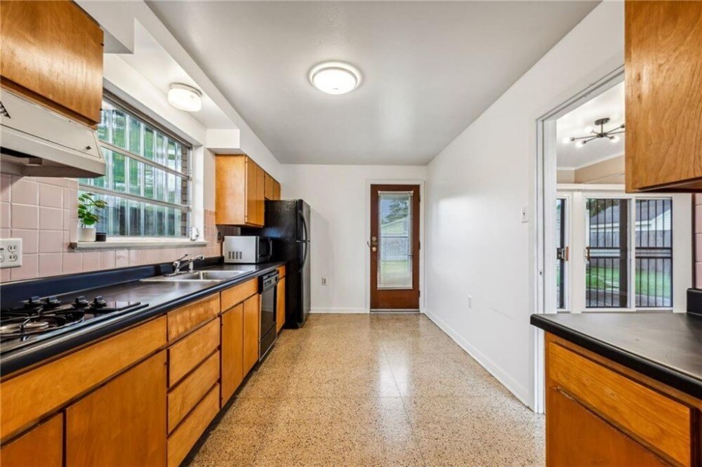 Building Photo - 2655 Hyman Pl